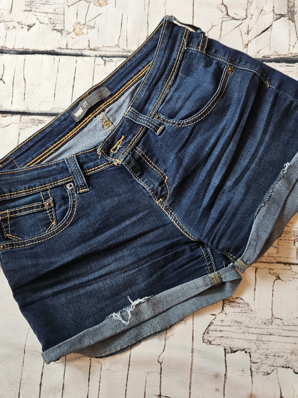 Levi's Women's Mid Rise Cuffed Denim Shorts W27 Dark Wash Stretch Jean Shorts